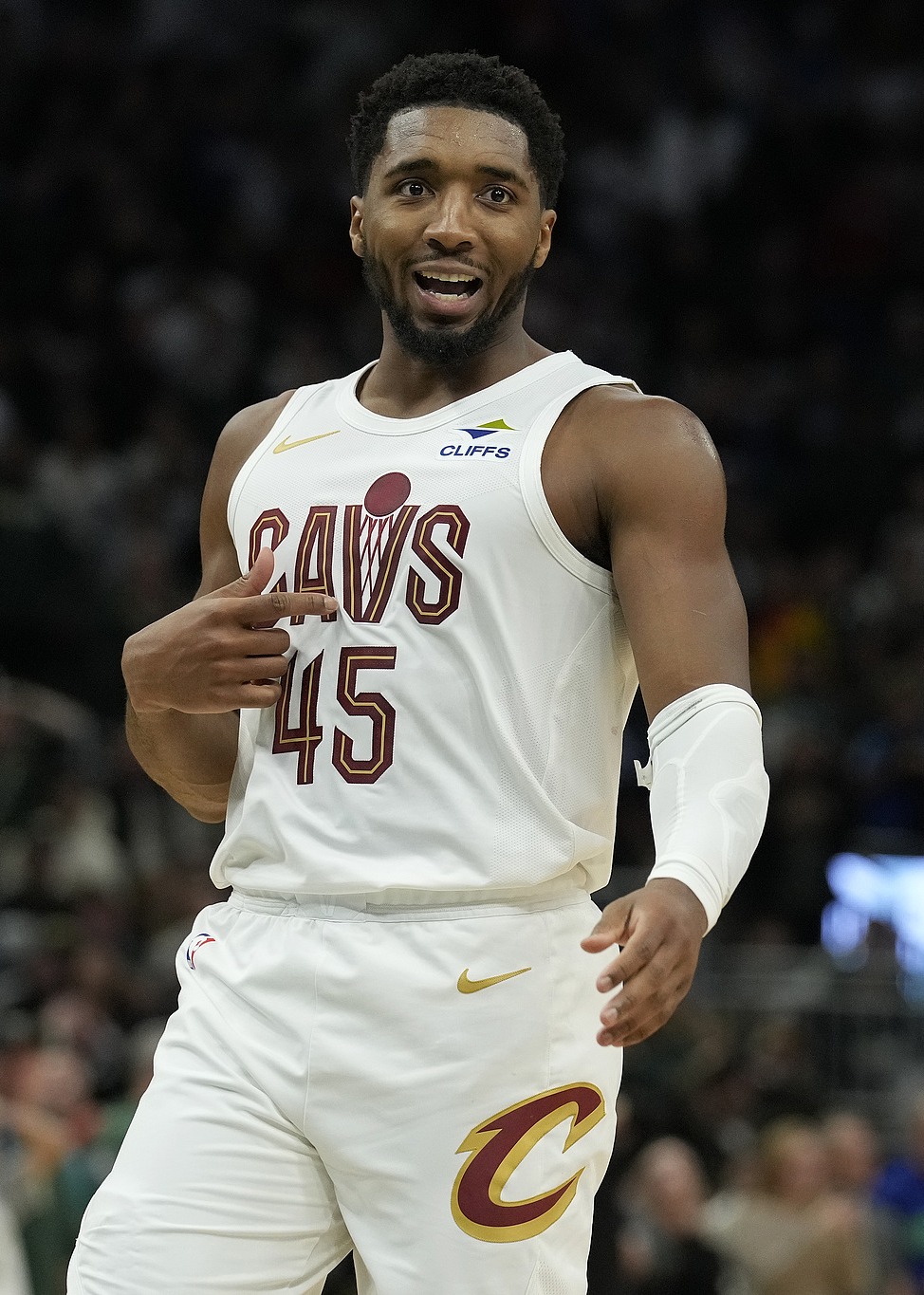 密尔沃基雄鹿迎法国杯关键赛，集结日刷新队史纪录，话题不断，数据趋势出现新变化的简单介绍爱游戏娱乐